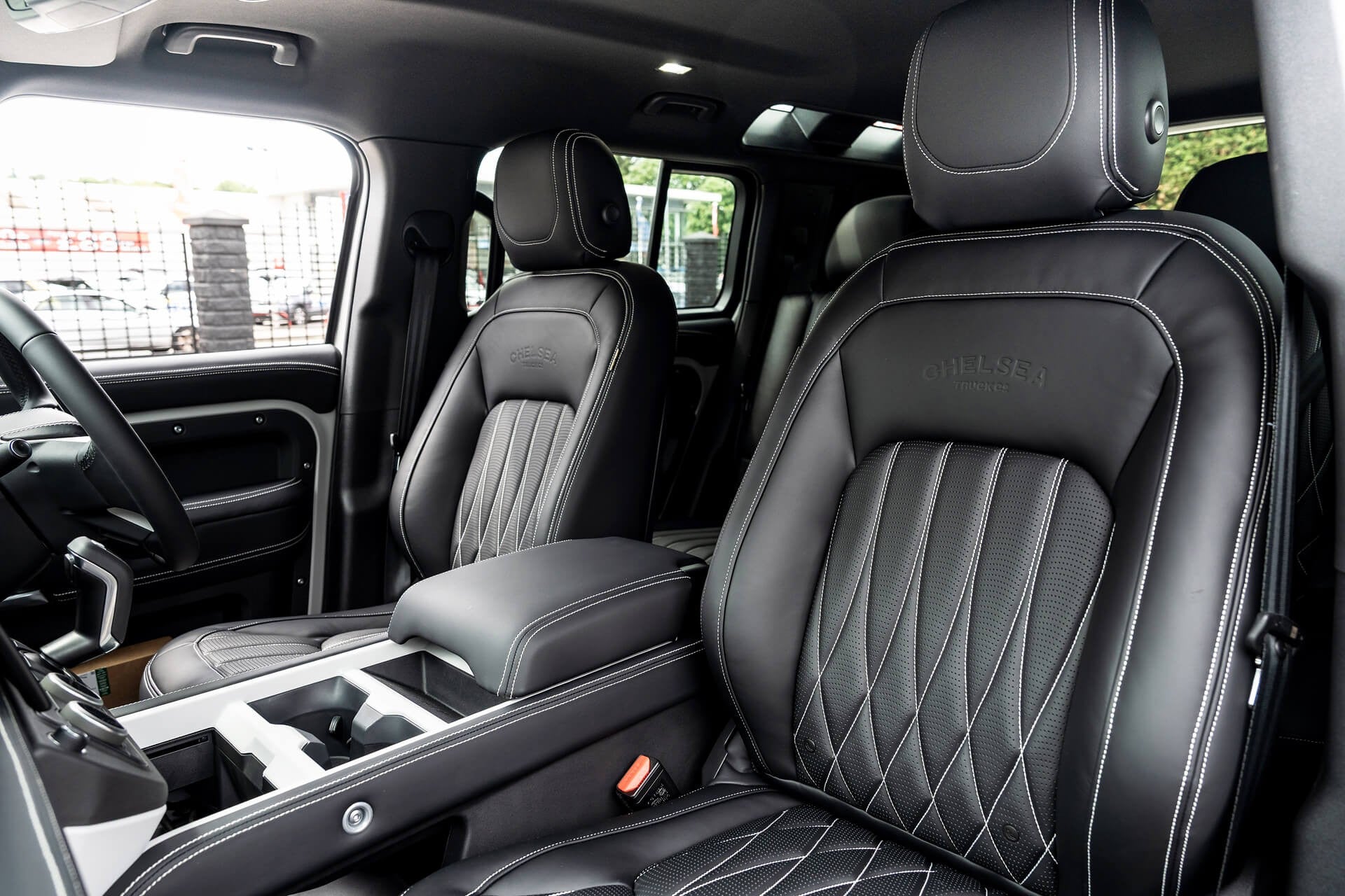 Land Rover Defender 110 D350 X-Dynamic HSE Gallery Image