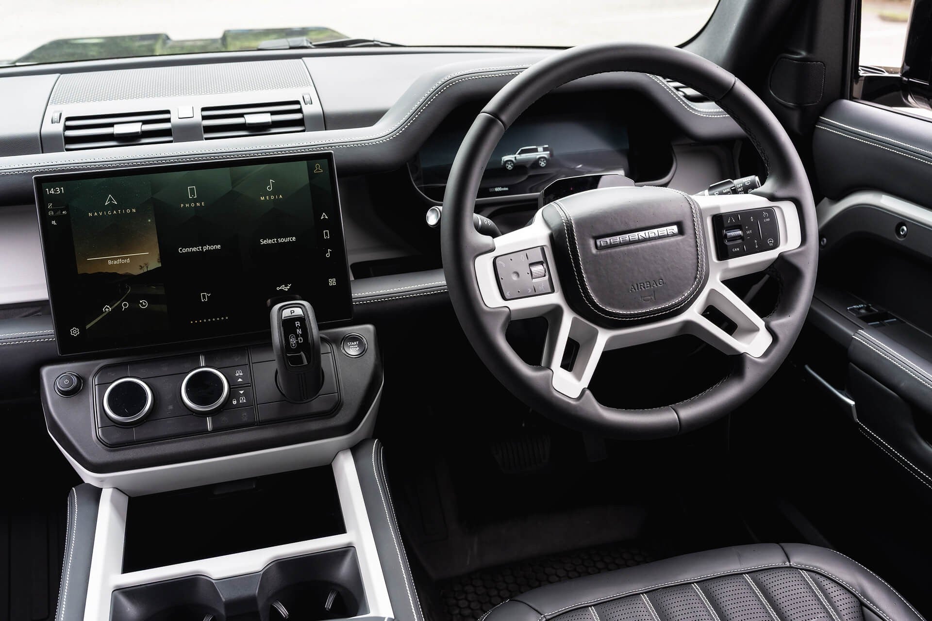 Land Rover Defender 110 D350 X-Dynamic HSE Gallery Image