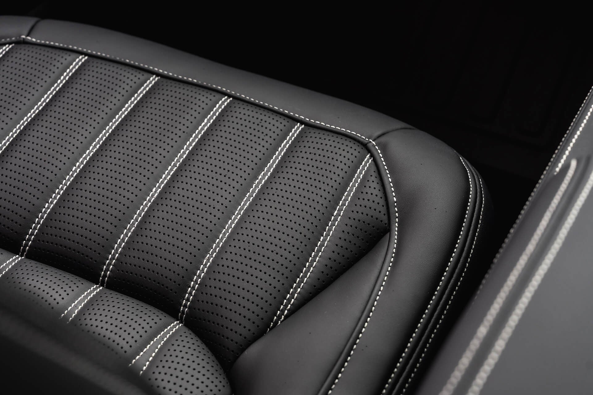 Land Rover Defender 110 D350 X-Dynamic HSE Gallery Image