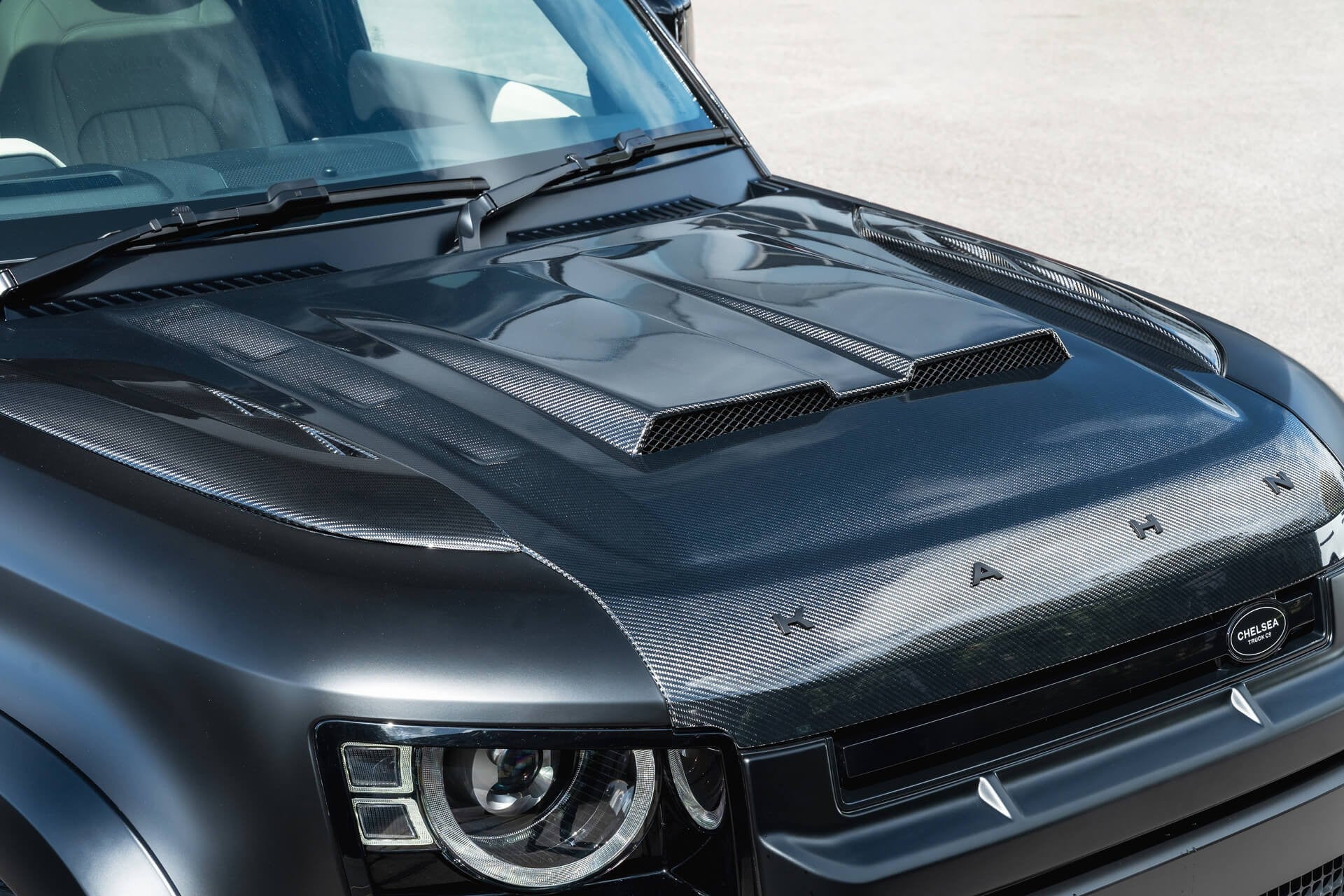 Land Rover Defender D350 X-Dynamic HSE (7 Seater) Gallery Image