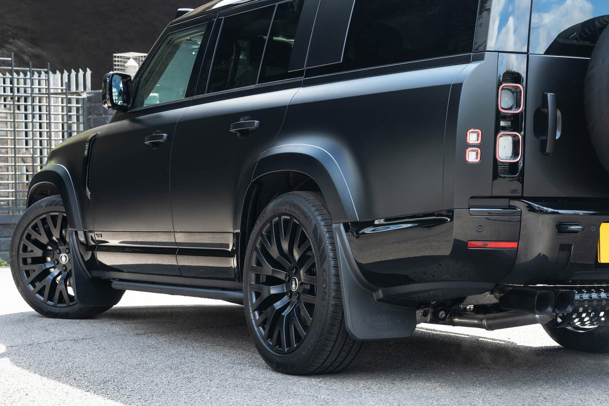 Land Rover Defender D350 X-Dynamic HSE (7 Seater) Gallery Image