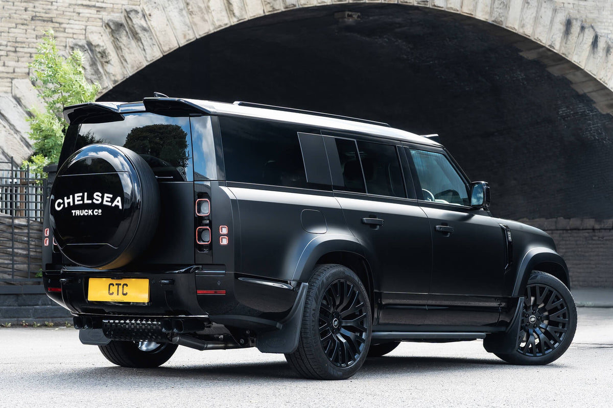 Land Rover Defender D350 X-Dynamic HSE (7 Seater) Gallery Image
