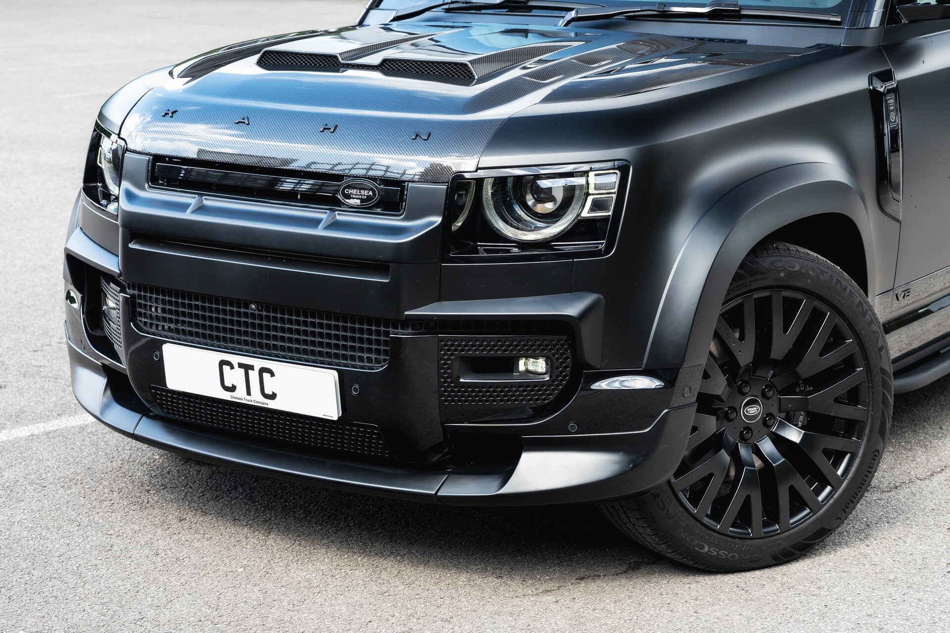 Land Rover Defender D350 X-Dynamic HSE (7 Seater) Gallery Image