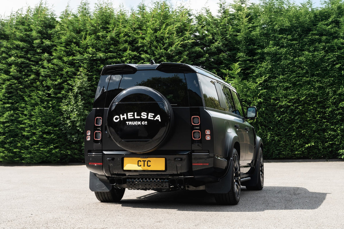 Land Rover Defender D350 X-Dynamic HSE (7 Seater) Gallery Image