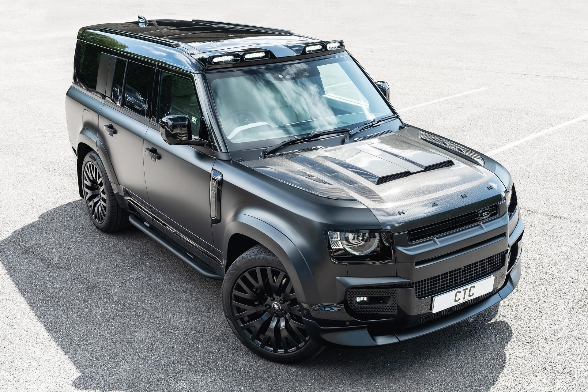 Land Rover Defender D350 X-Dynamic HSE (7 Seater) Gallery Image