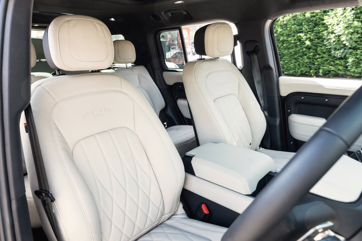Land Rover Defender D350 X-Dynamic HSE (7 Seater) Gallery Image