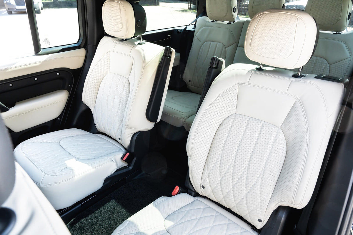 Land Rover Defender D350 X-Dynamic HSE (7 Seater) Gallery Image