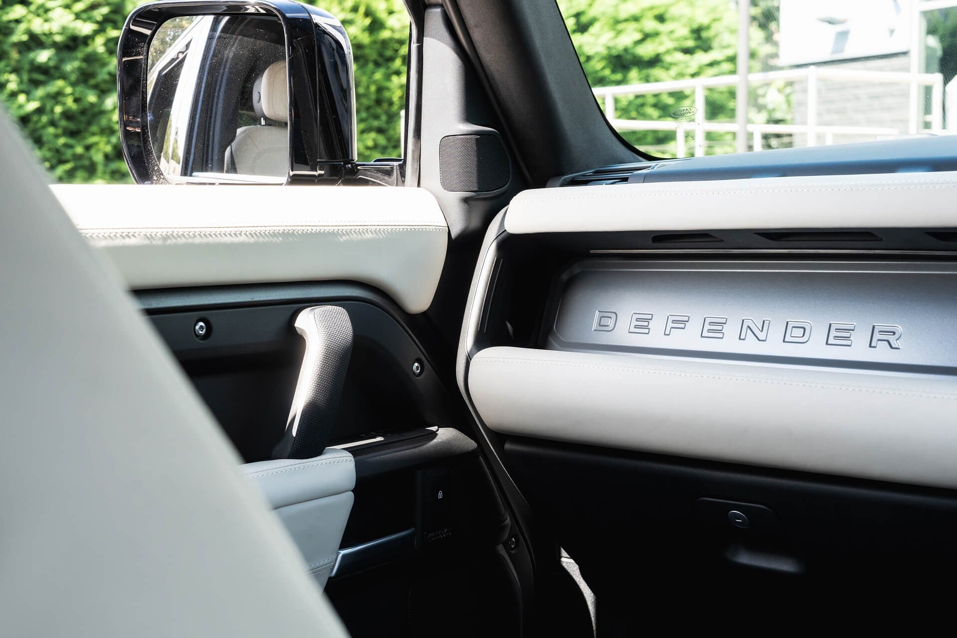 Land Rover Defender D350 X-Dynamic HSE (7 Seater) Gallery Image