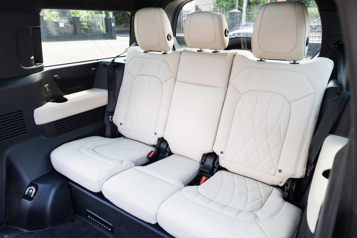 Land Rover Defender 130 D350 X-Dynamic HSE (7 Seater) Gallery Image