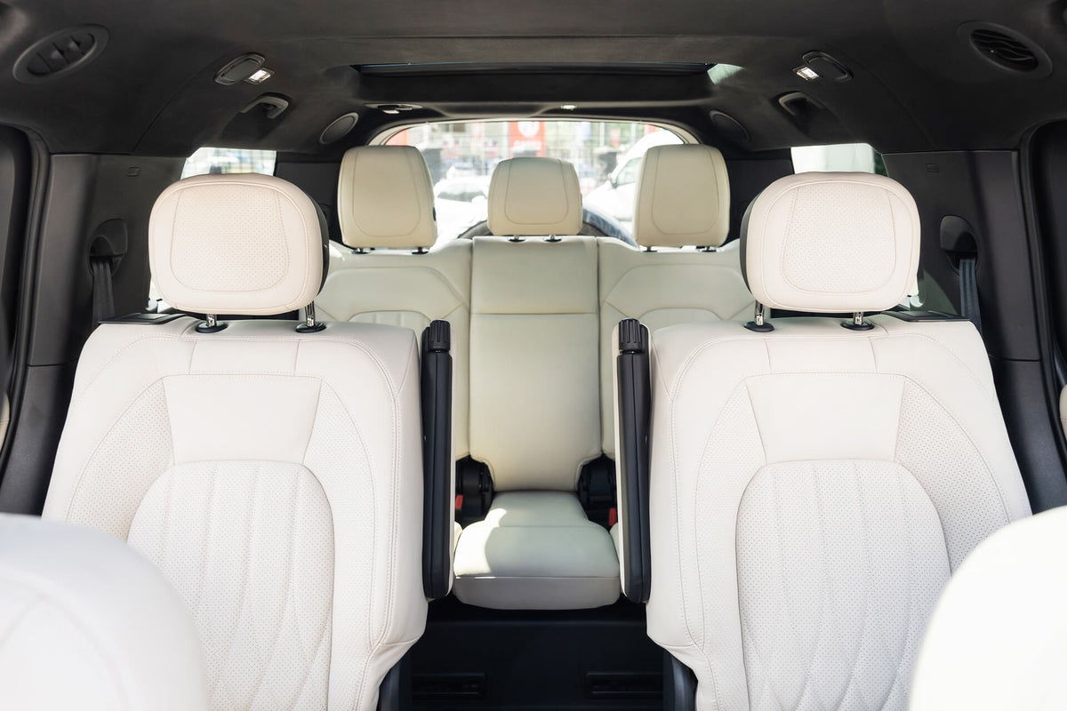 Land Rover Defender 130 D350 X-Dynamic HSE (7 Seater) Gallery Image