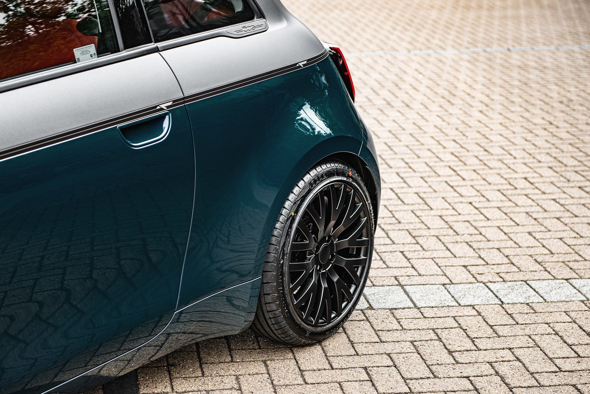 Fiat 500e C 42kWh Passion Convertible Designio by KAHN®