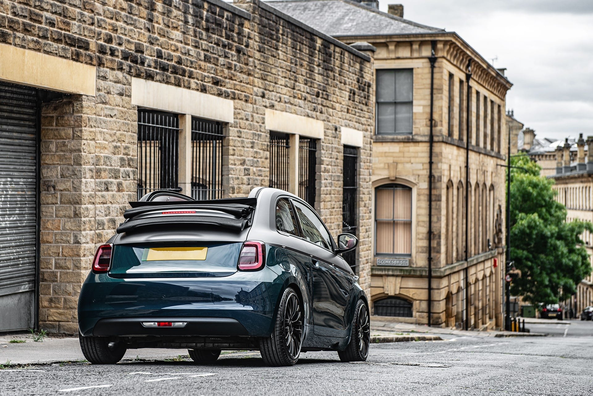 Fiat 500e C 42kWh Passion Convertible Designio by KAHN®