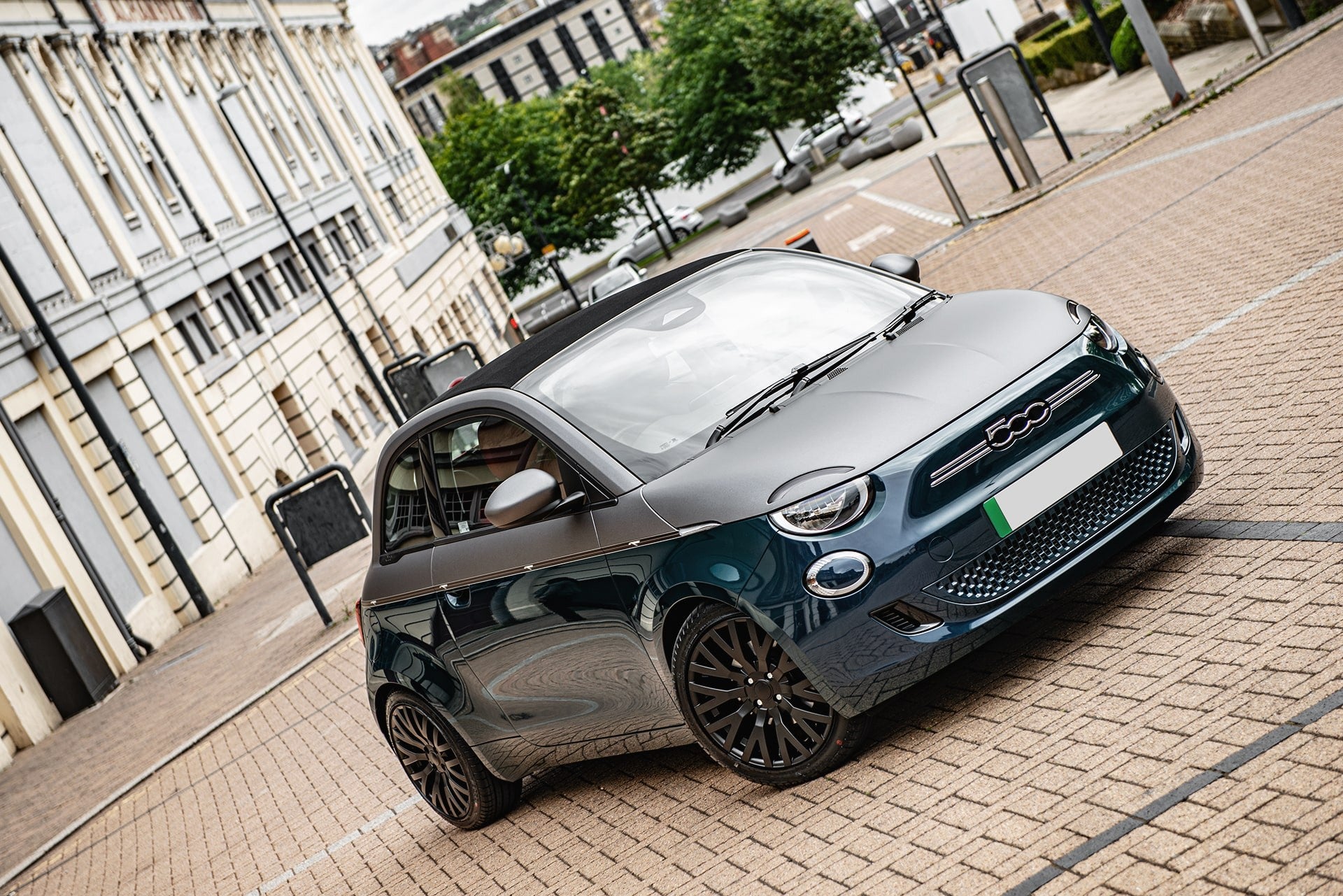 Fiat 500e C 42kWh Passion Convertible Designio by KAHN®
