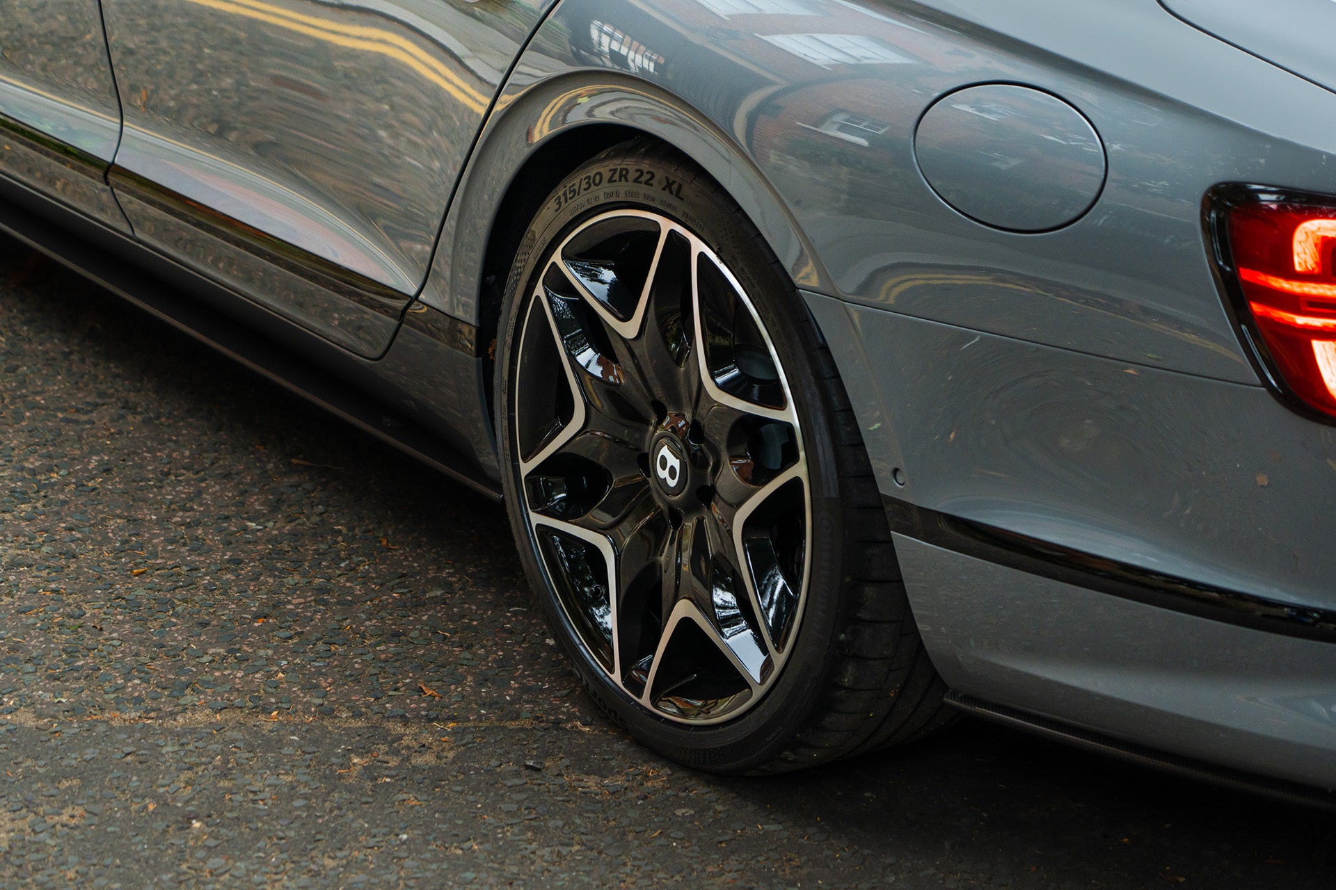 Bentley Flying Spur Carbon Edition