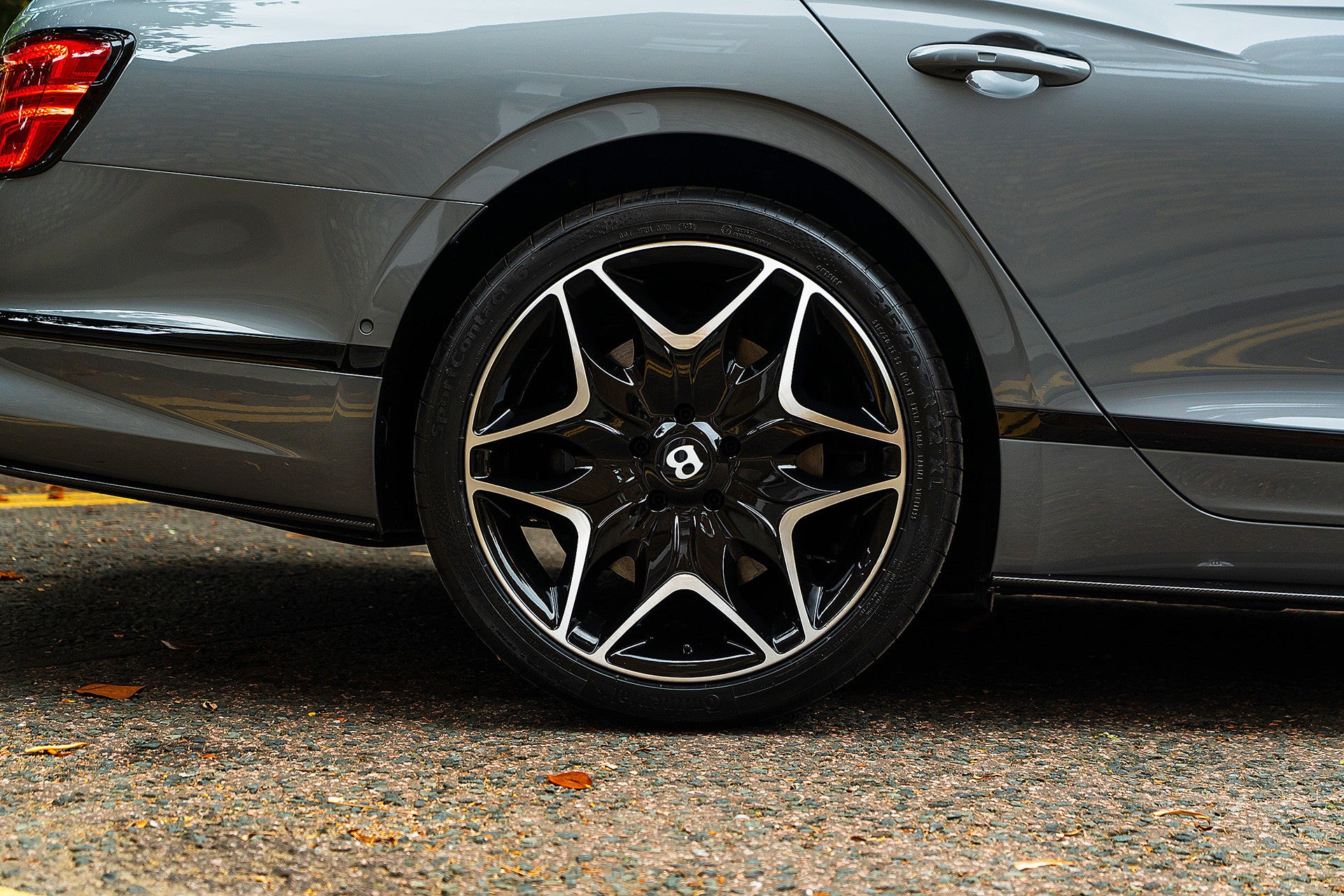 Bentley Flying Spur Carbon Edition