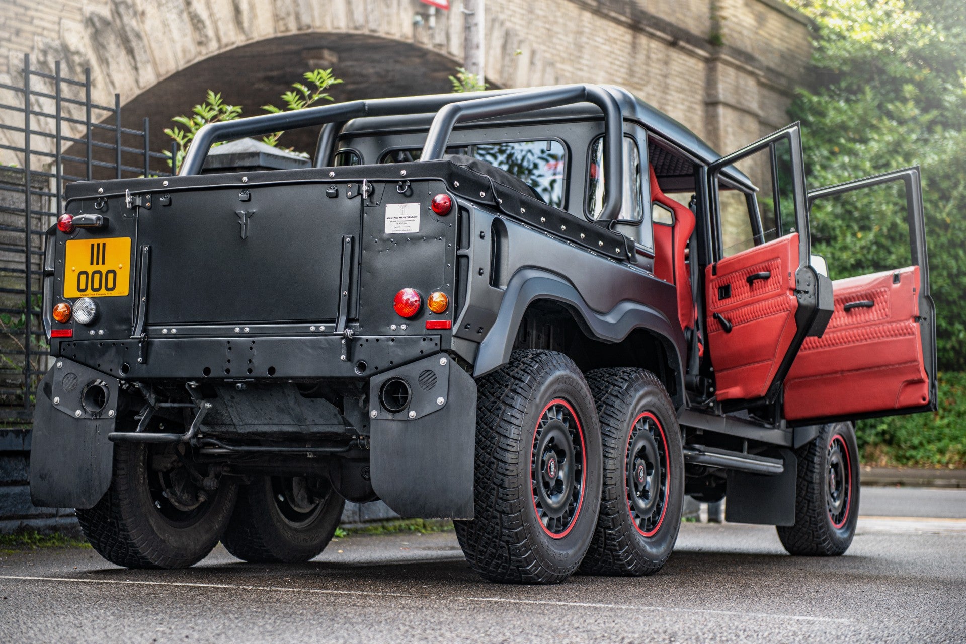 LAND ROVER DEFENDER XS DOUBLE CAB PICK UP 6.2 V8